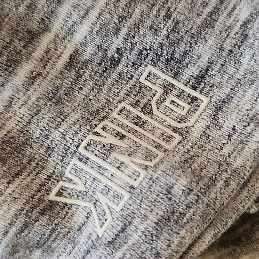 Vs pink grey leggings